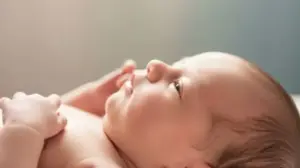 Kiedy Dziecko Podnosi Główkę Leżąc Na Plecach?